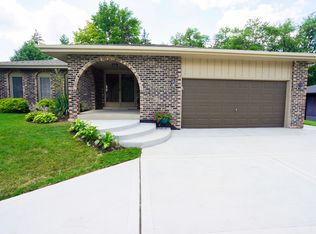 8203 Scenic Dr, Willow Springs, IL 60480