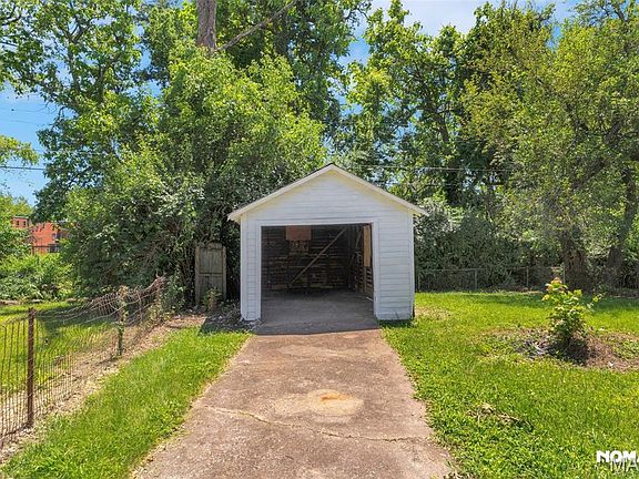 4th image of 8246 Montreal Dr