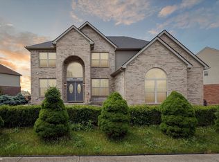 42347 Hickorywood Dr #67, Sterling Heights, MI 48314