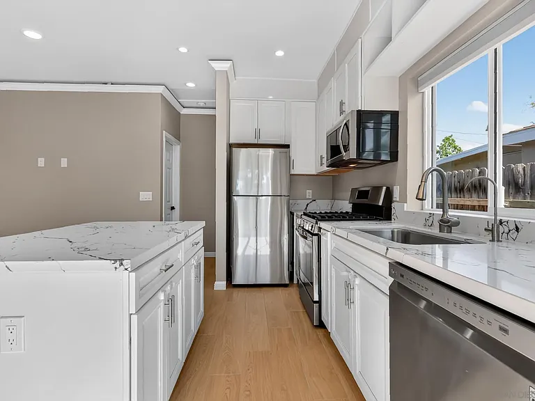 7105 Hoffman Ave #A — Photo 2