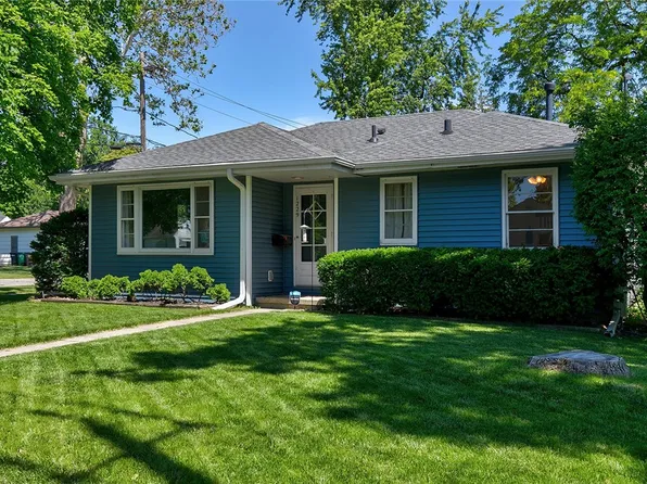 1229 Vine St, West Des Moines, IA 50265