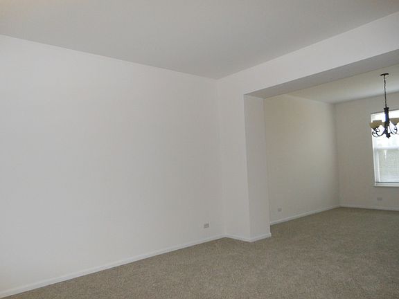 3rd image of 132 Leadville Ln