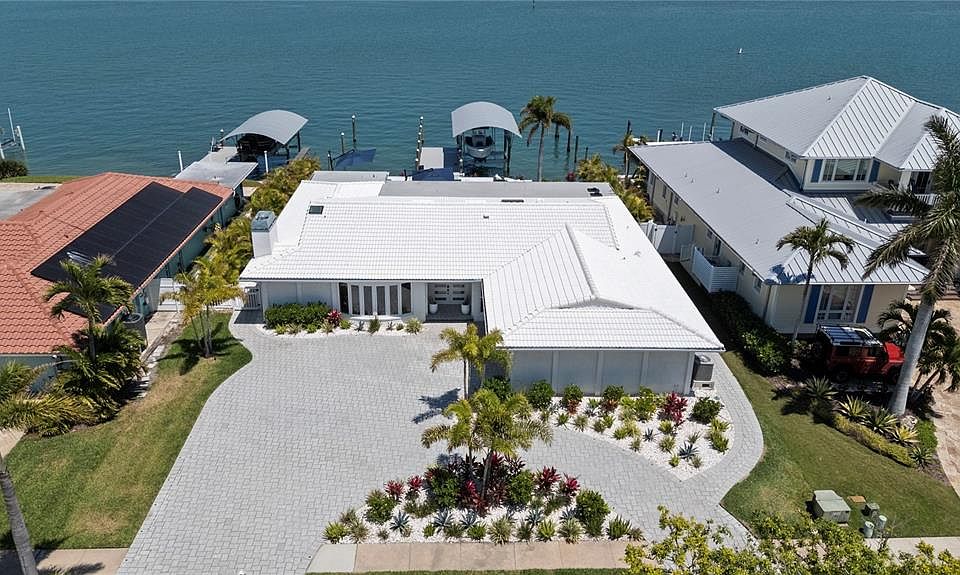 1st image of 631 Harbor Is
