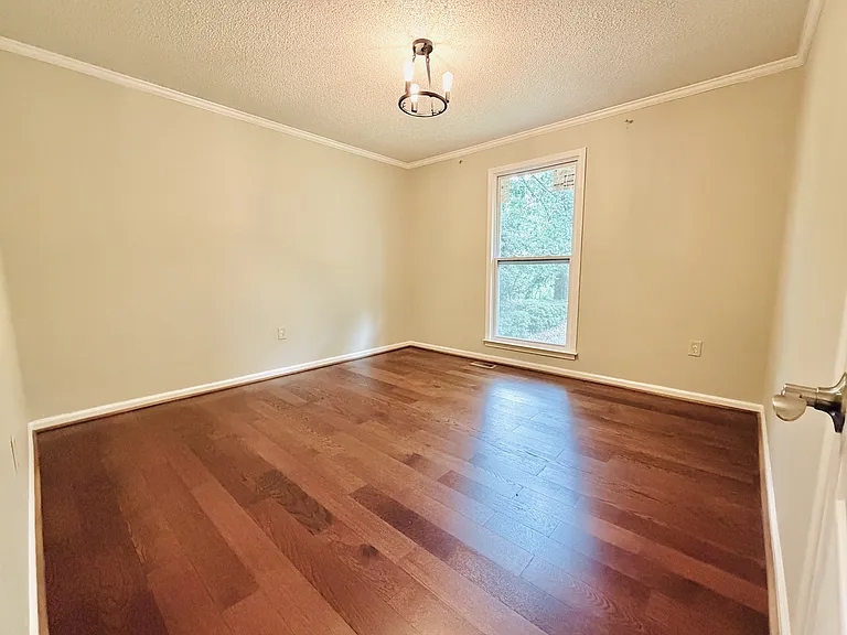 7905 Castleton Ln — Photo 21