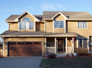 5949 Applewood Dr, West Des Moines, IA 50266