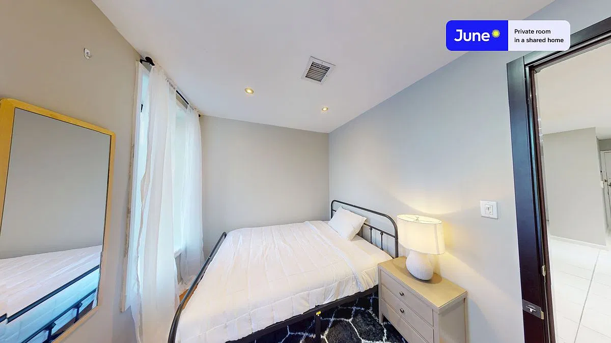 Full bedroom in 4 bed/2 bath home in Upper West Side #1827 D — Photo 2