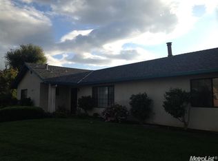 38 Willowood Dr, Oakdale, CA 95361