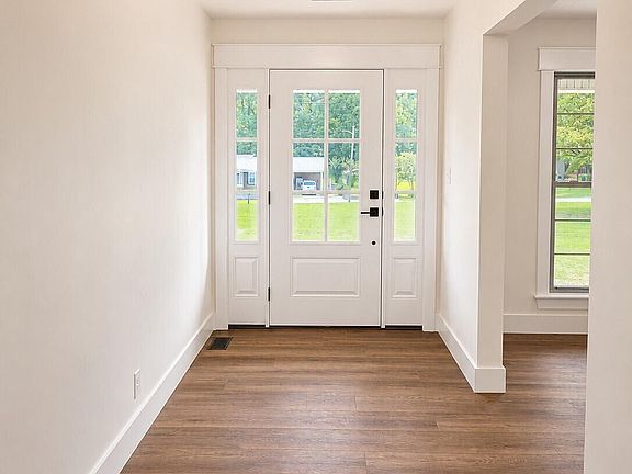 4th image of 60 Smith Rd