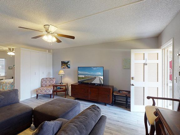 5th image of 167 N Collier Blvd APT V3