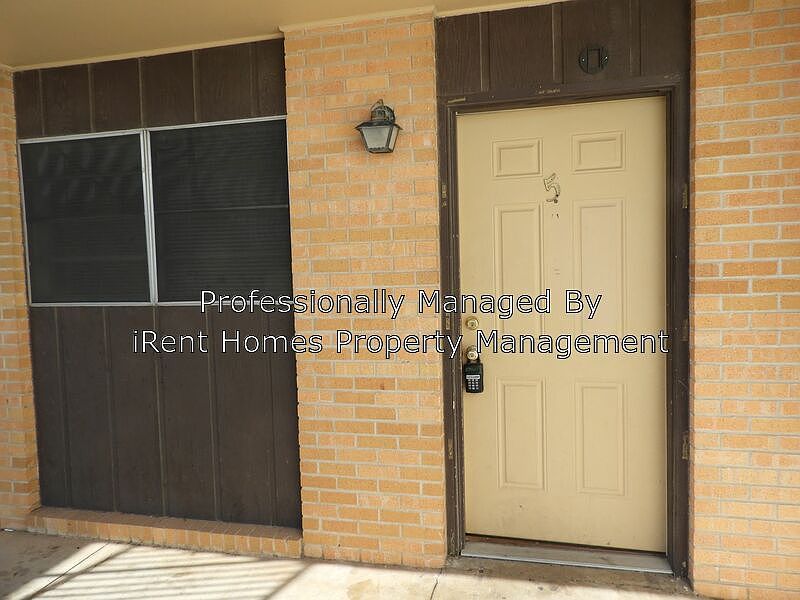 1st image of 1809 S Lincoln St APT 5