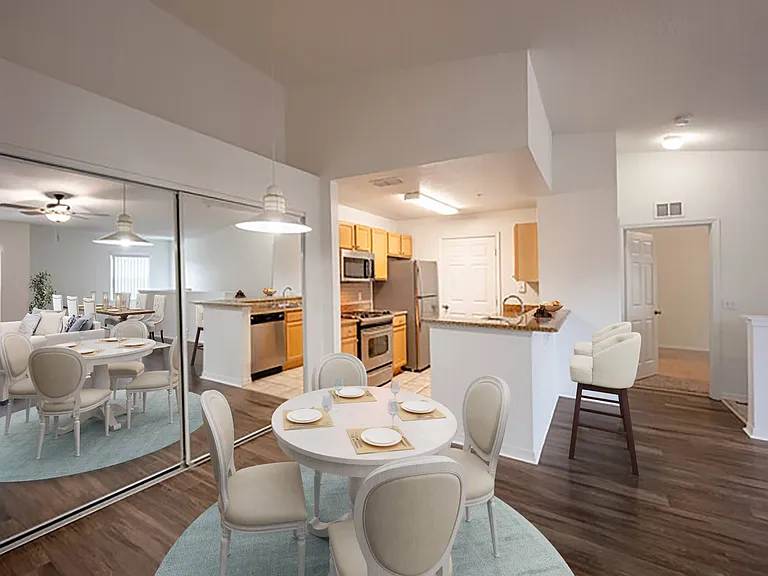 Enterprise Cove Apts — Photo 4