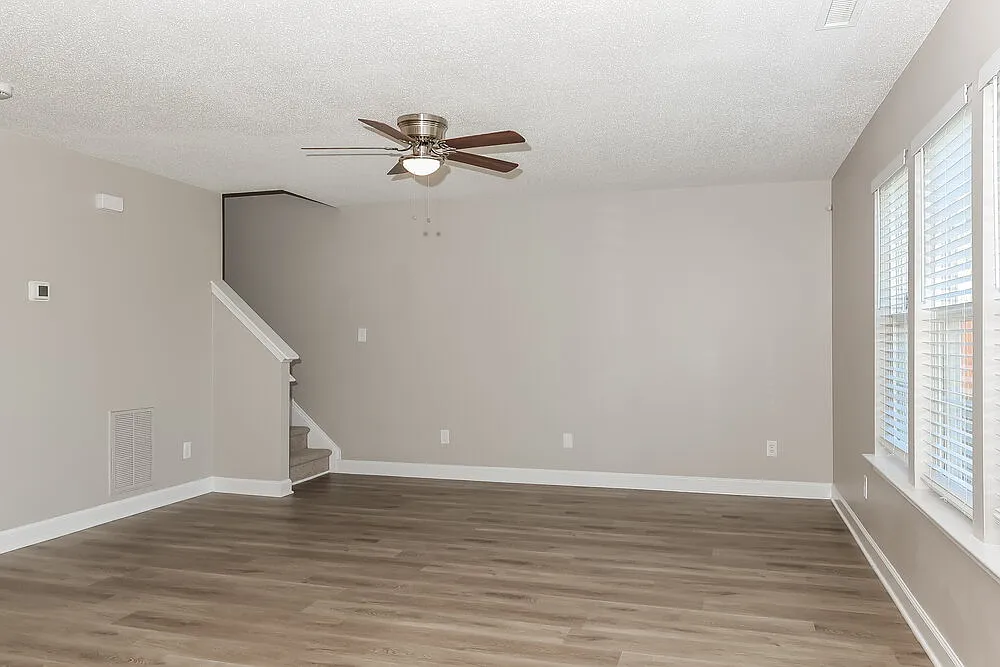 4 bed, 2.5 bath, 1916 sqft, $1,945 — Photo 4