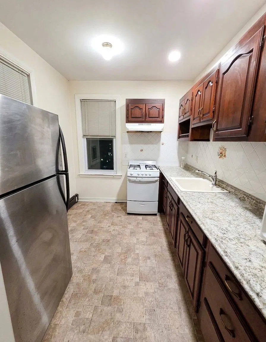 1 bed, 1.0 bath, $1,800 — Photo 1