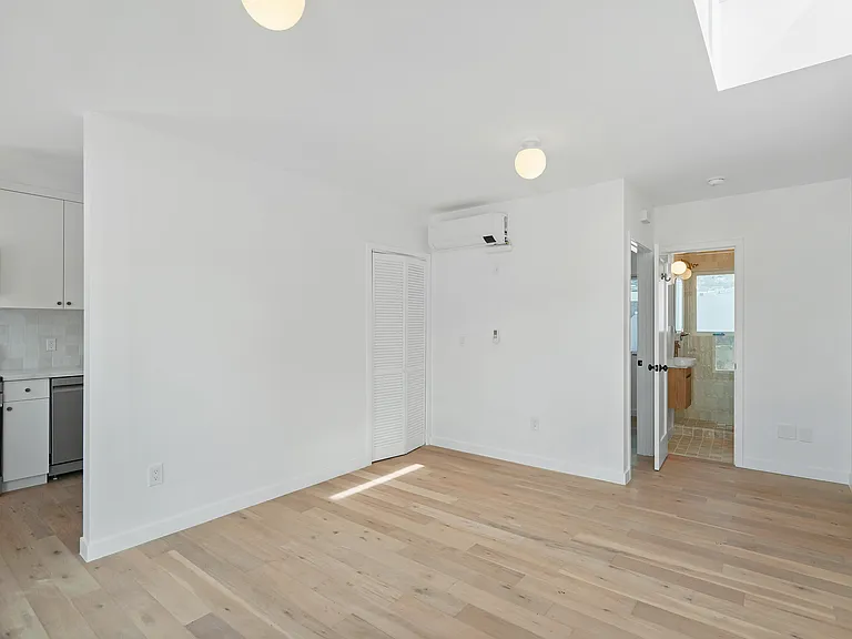 8443 Clinton St #4 — Photo 8