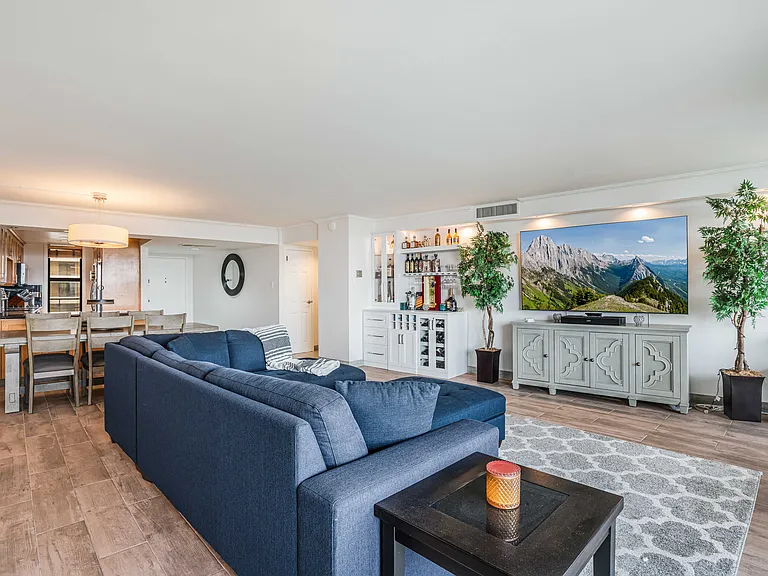 4316 Marina City Dr #927C — Photo 8