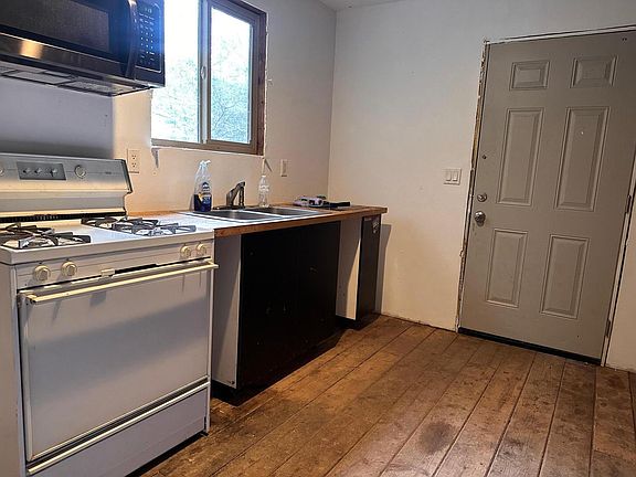 2nd image of 160 Panther Rd