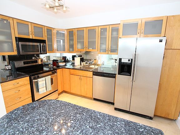 3rd image of 100 Bayview 1807 #1807