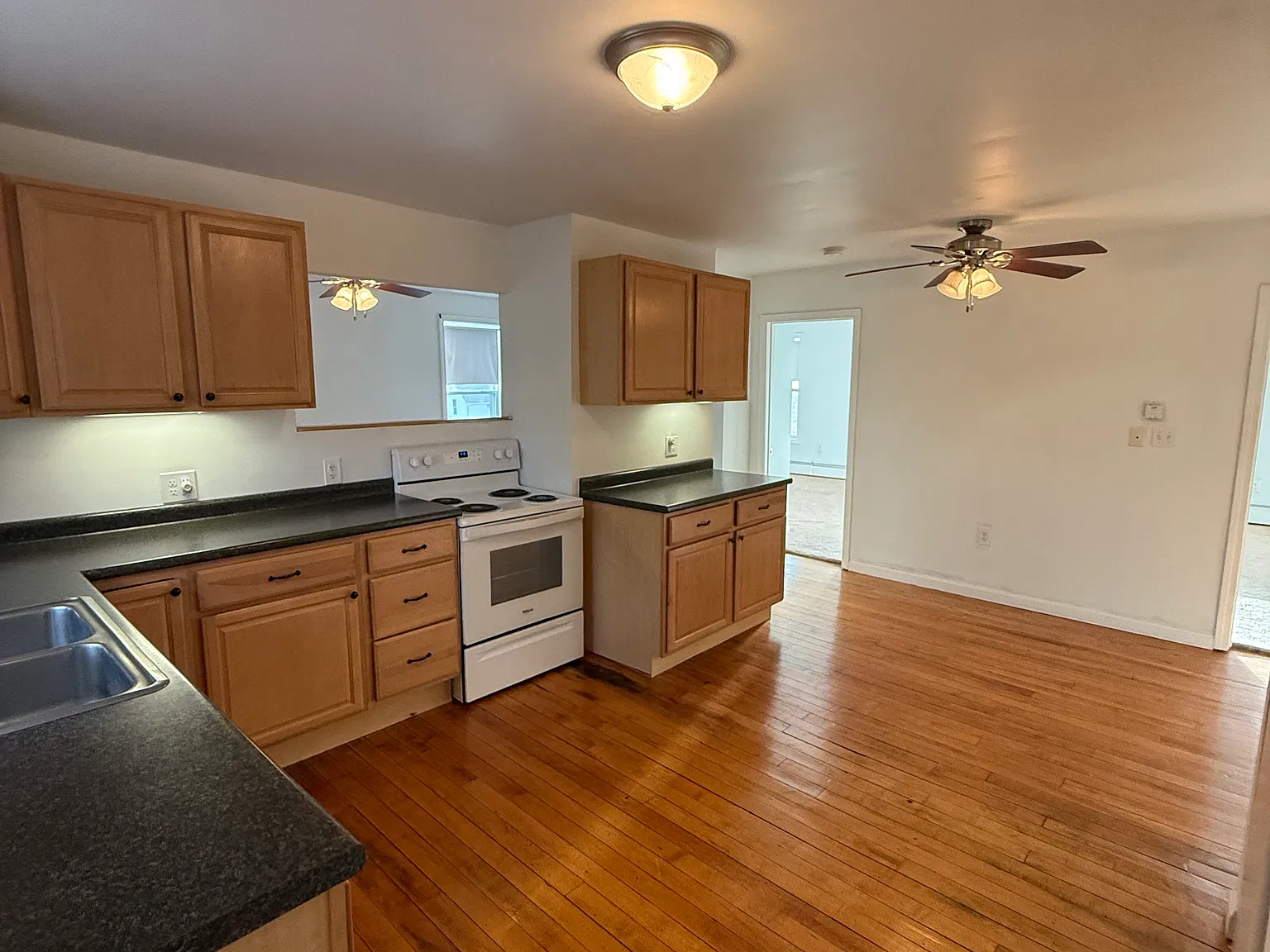 2 bed, 1000 sqft, $1,950 — Photo 2