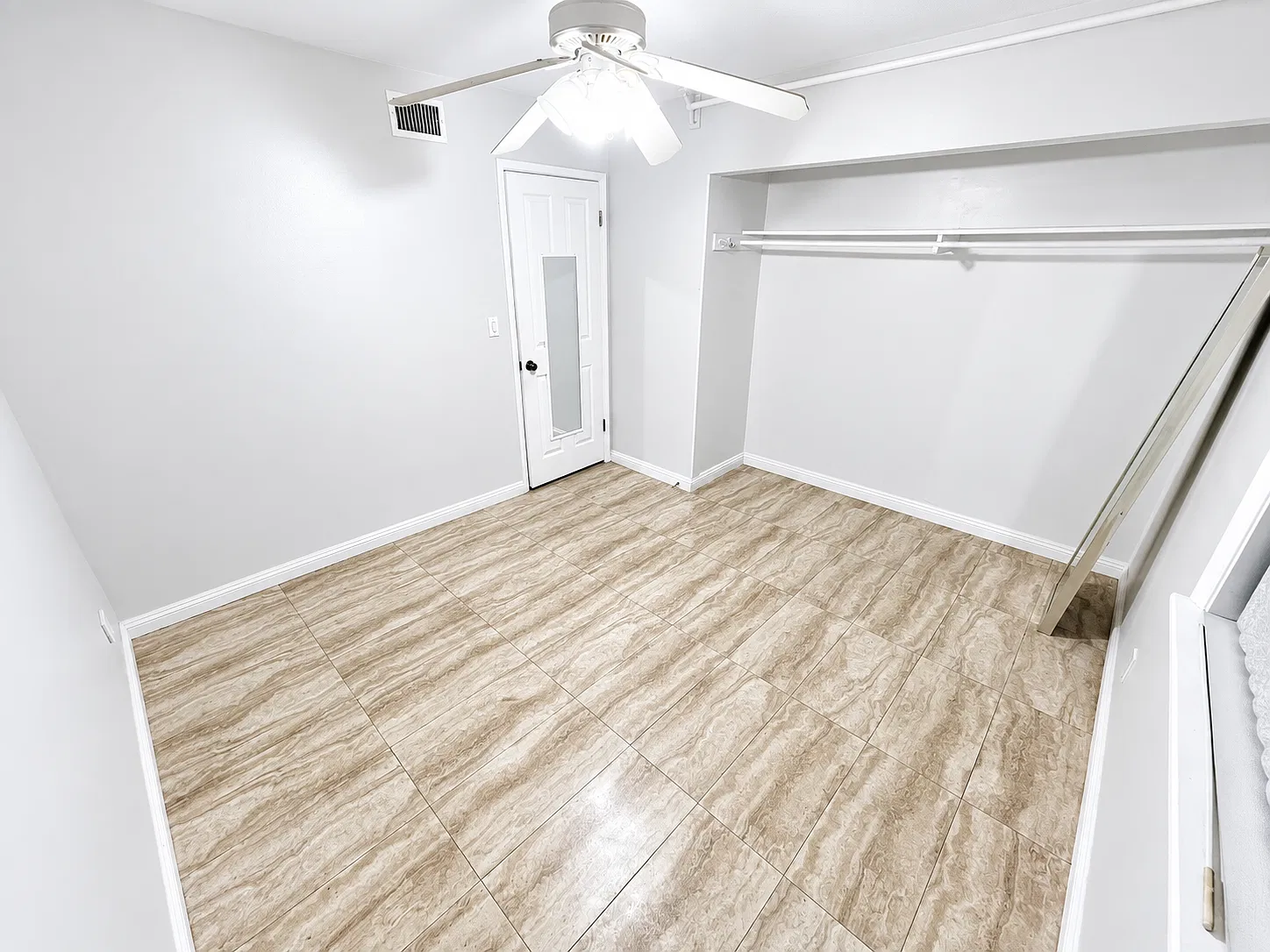 5 bed, 1861 sqft, $1,000 — Photo 1