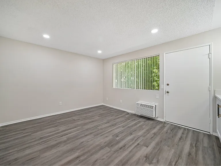14420 Vista Real Apts — Photo 7