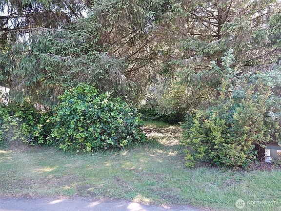 2nd image of 223 Muskrat Court SW