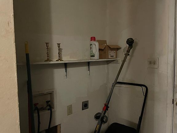 5th image of 6 Carpenters Place Dr