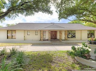 304 Honeysuckle Ln, Castle Hills, TX 78213