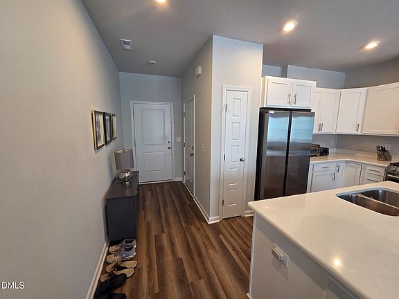 5th image of 278 Shingle Oak Rd
