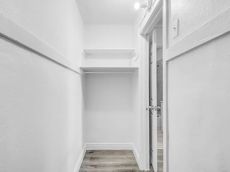 11901 S San Pedro St — Photo 17