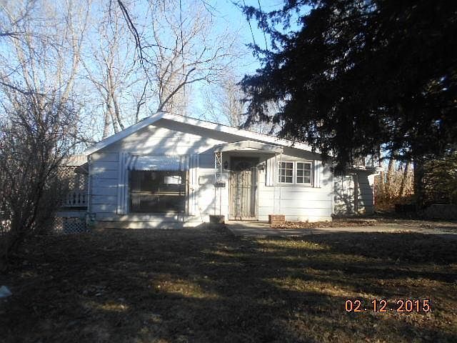1st image of 905 Woodson St