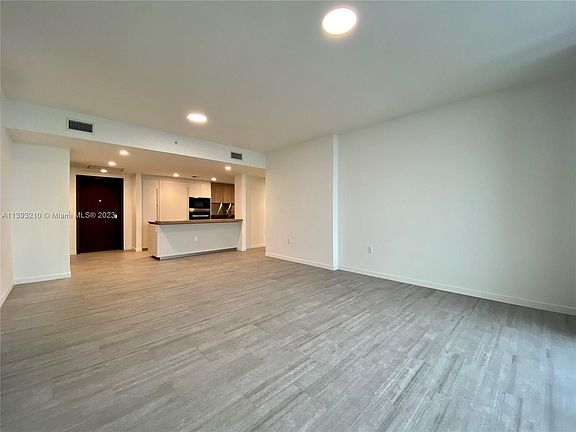 5th image of 1000 Brickell Plz #4406
