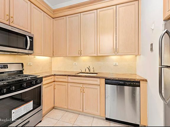 4th image of 52 W 69th St APT 1A