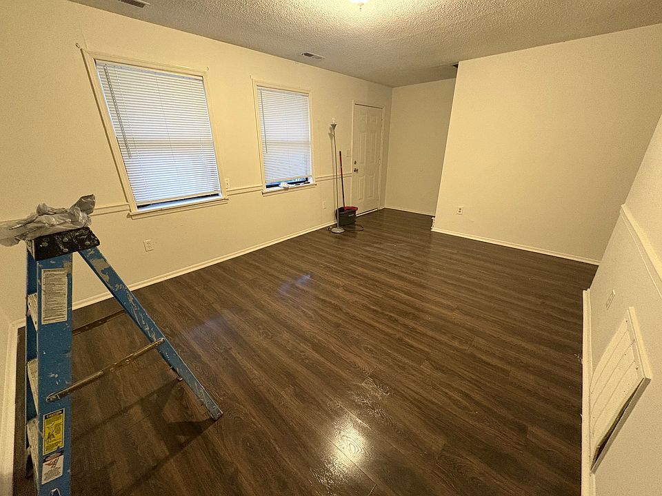 1st image of 122 Carriage Pl APT 1
