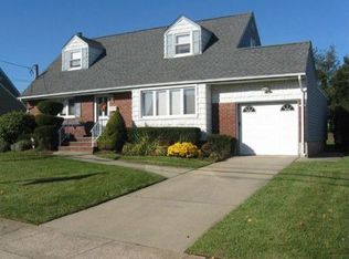 109 Lambert Ave, Farmingdale, NY 11735