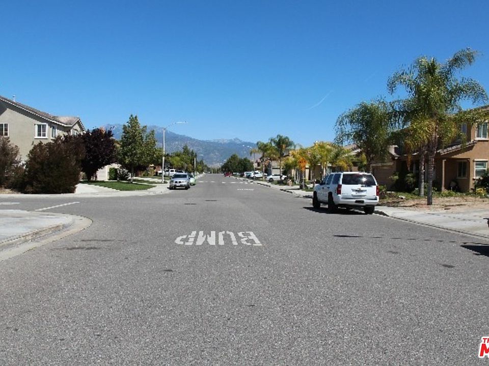 2nd image of 915 Garrett Way