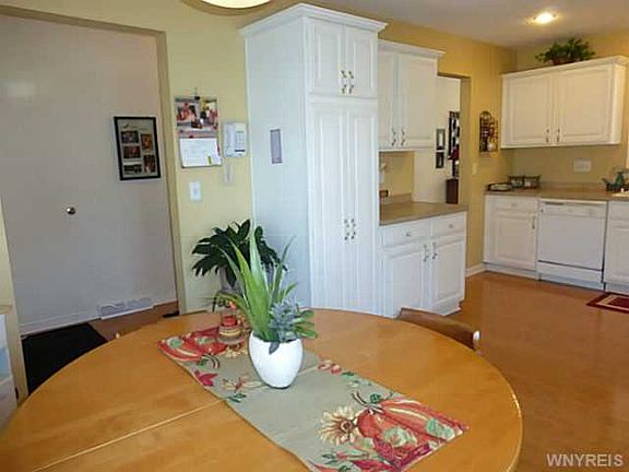 4th image of 19 Mayfield Dr