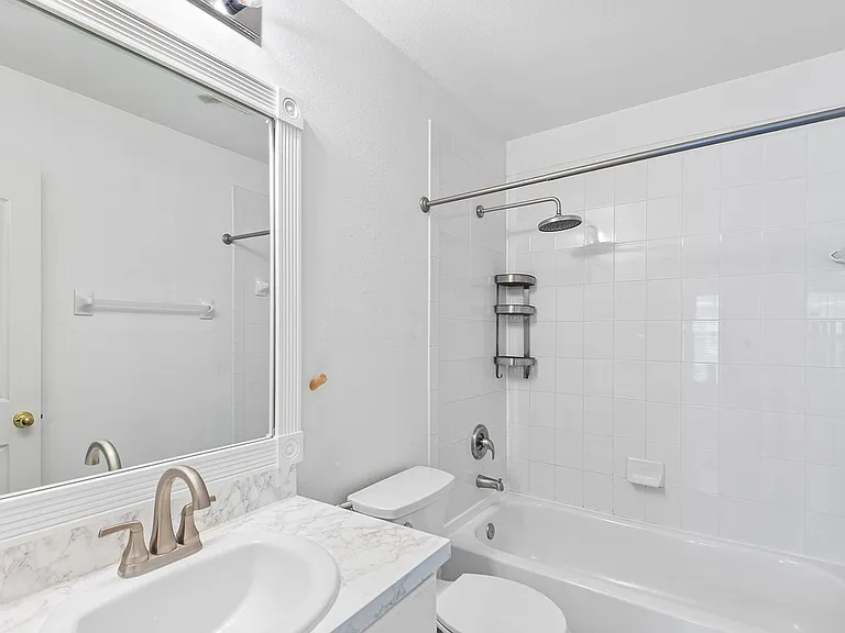10112 Farmingdale Pl — Photo 9