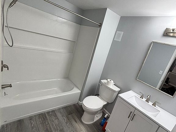 5th image of 109 Chestnut St Floor 1