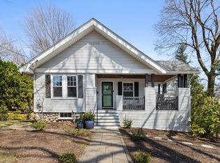10 Neptune Rd, Worcester, MA 01605