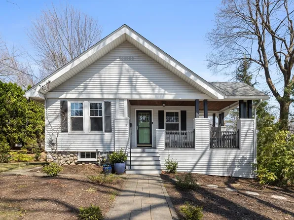 10 Neptune Rd, Worcester, MA 01605