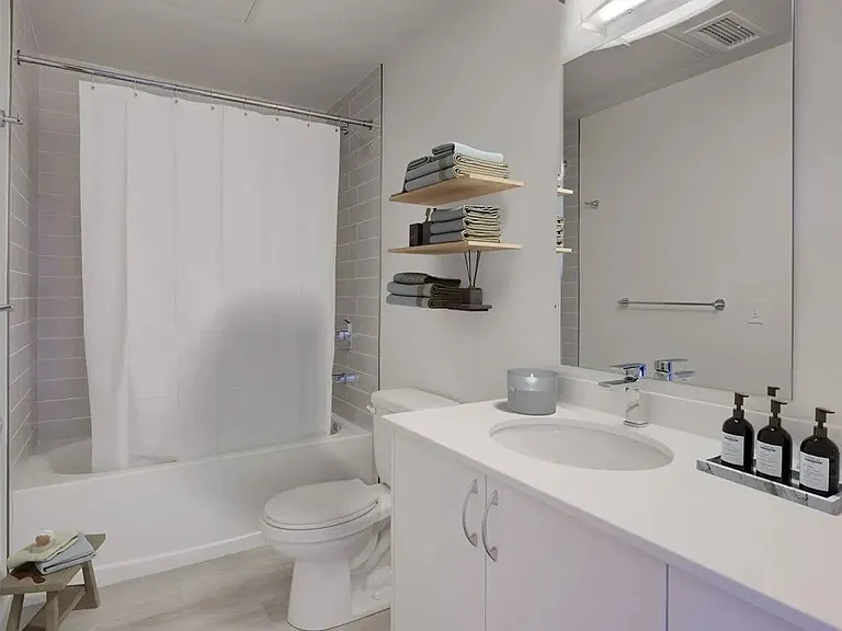 3241 King St E — Photo 8