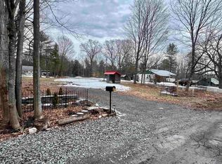 97 School St, Castleton, VT 05735