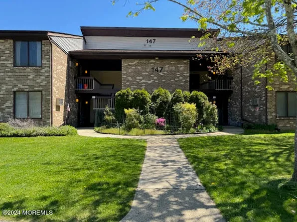 147 Amberly Drive #F, Manalapan, NJ 07726