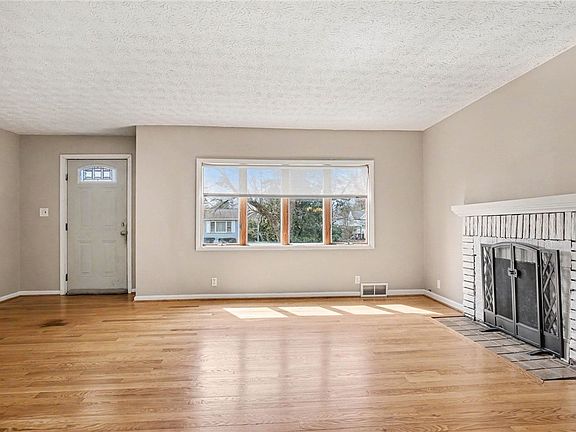 5th image of 48 Chester Ave