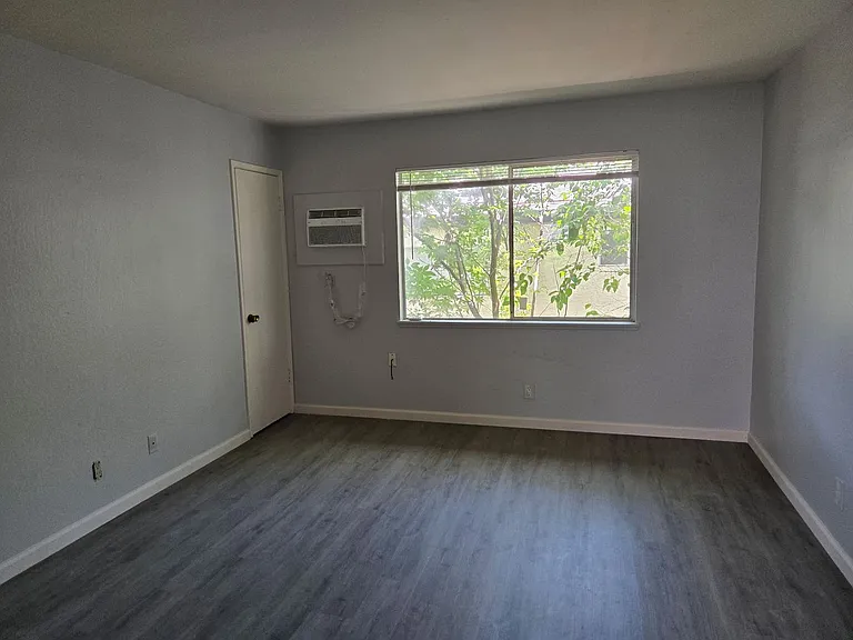 2615 D St #6 — Photo 5
