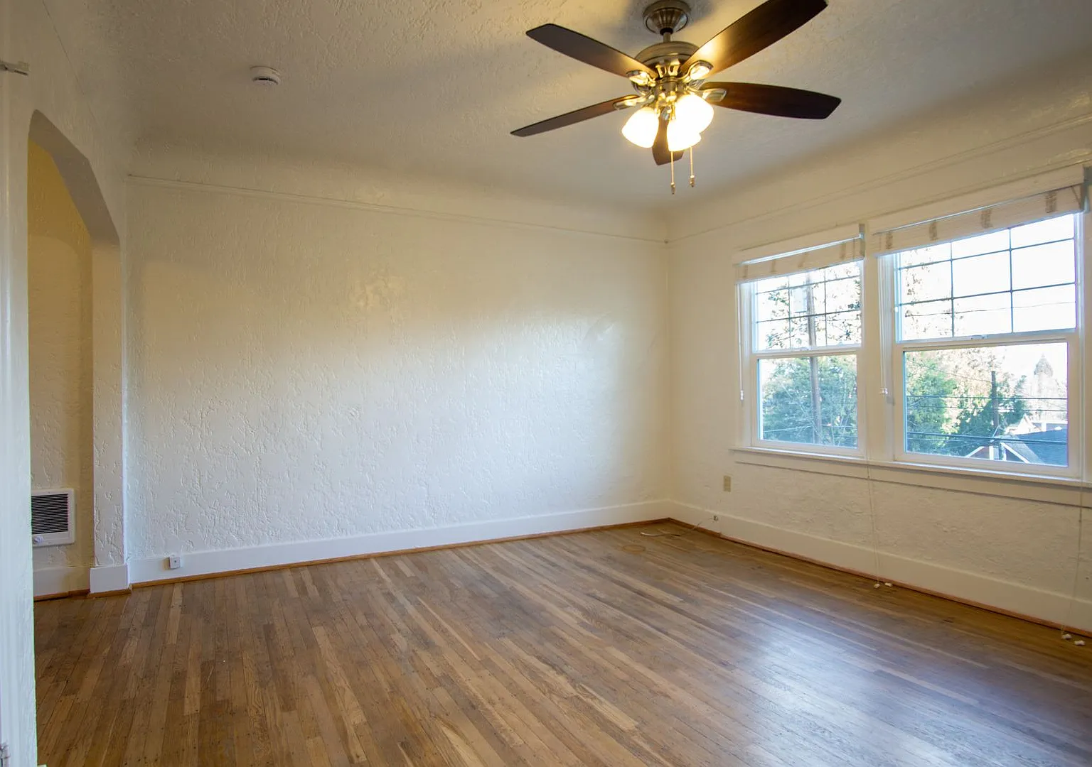 John's Landing Charmer: H/W Floors, Close to OHSU, Pet-Friendly! — Photo 3