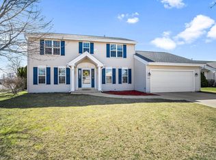 2801 Raintree Ln, Waukesha, WI 53189