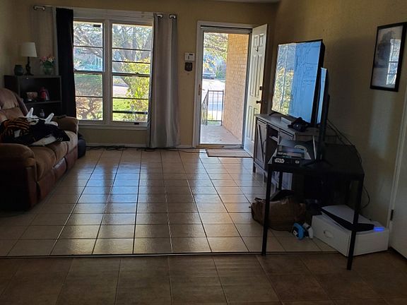 5th image of 3907 NW Cheyenne Ave