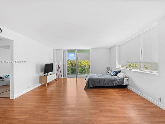 4th image of 3301 NE 5th Ave APT 404