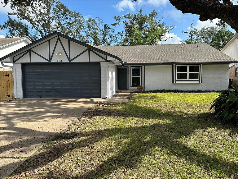 2414 Manila Ln — Photo 1